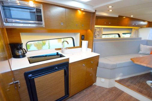 Cruisers Yachts 390EC image