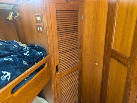 President 37 Aft Cabin image