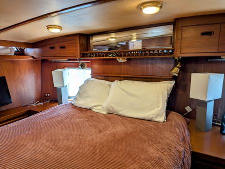 President 37 Aft Cabin image