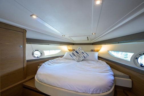 Beneteau 38 GT image