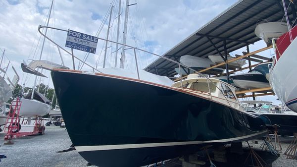 Hinckley 36 Picnic Boat 