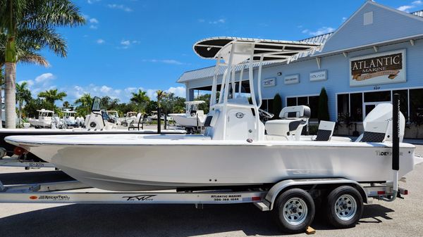 Tidewater 2110 Bay Max