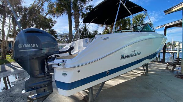 NauticStar 223 DC 