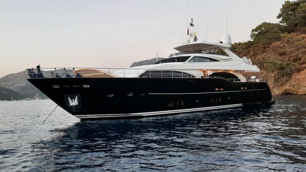 Ferretti Yachts Custom Line 97 