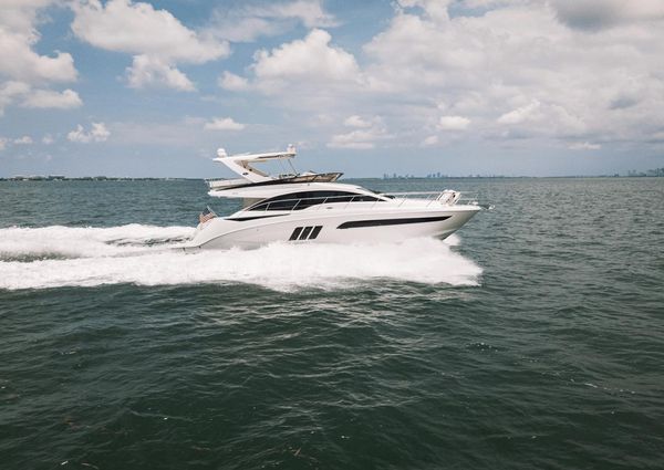 Sea Ray 510 Fly image