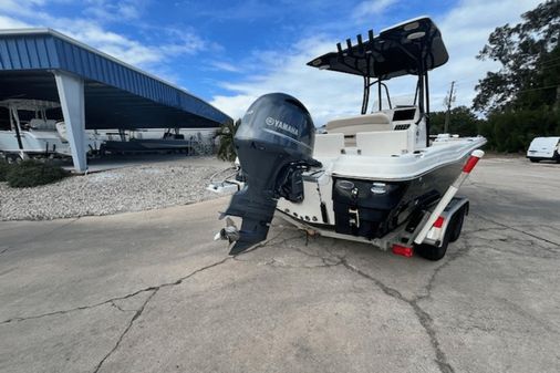 NauticStar 211 Coastal image