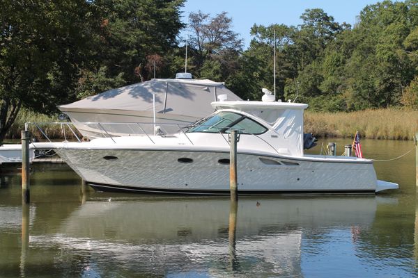 Tiara Yachts 3200 Open - main image