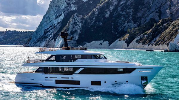 Custom Line Navetta 30 