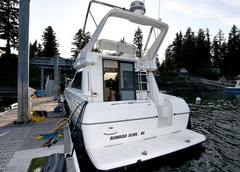 Bayliner 3258 Command Bridge image