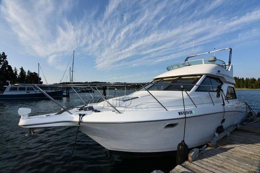 Bayliner 3258 Command Bridge image