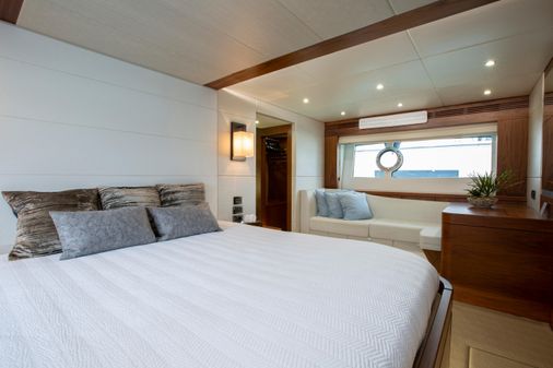 Sunseeker 75 Yacht image