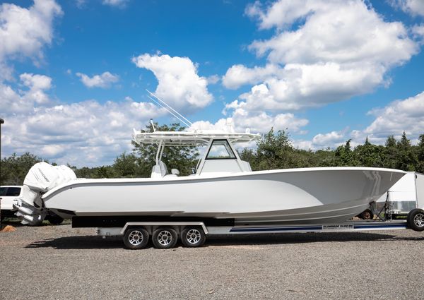 Yellowfin 39 Center Console image