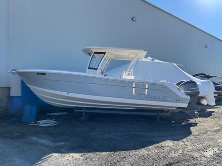 Robalo R302 image