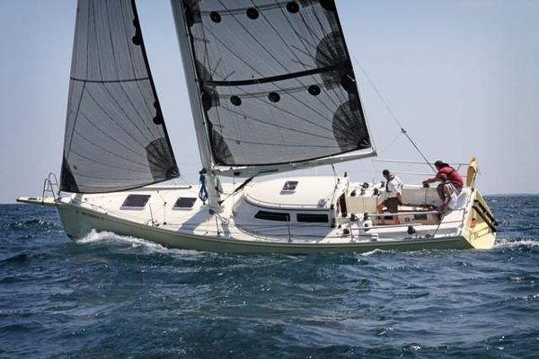 Van Dam Cruising/Racing Sloop - main image