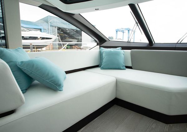 Sunseeker Predator 74 XPS image