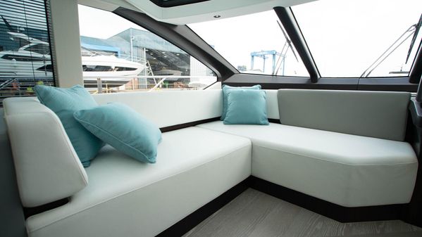 Sunseeker Predator 74 XPS image