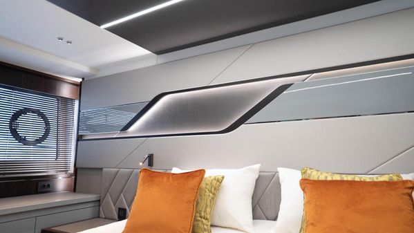 Sunseeker Predator 74 XPS image