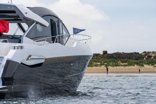 Sunseeker Predator 74 XPS image