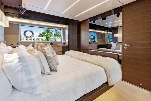 Azimut 72' Fly image