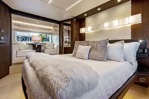 Azimut 72' Fly image