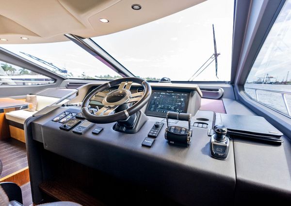 Azimut 72' Fly image