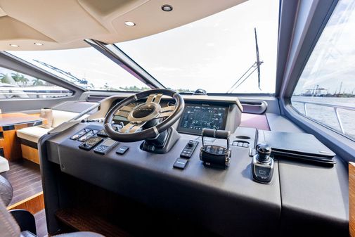 Azimut 72' Fly image