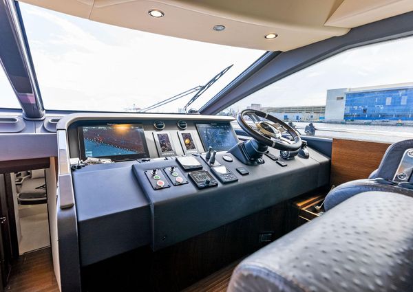 Azimut 72' Fly image