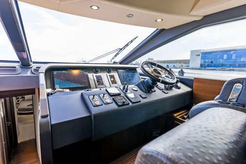 Azimut 72' Fly image