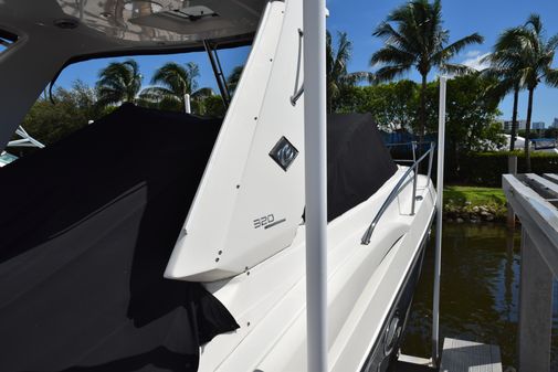 Monterey 320 Sport Yacht image