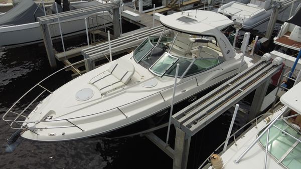 Monterey 320 Sport Yacht 