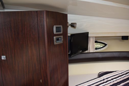 Monterey 320 Sport Yacht image