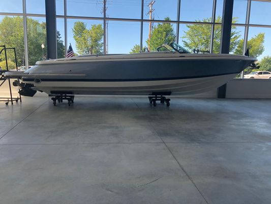 Chris-Craft Launch 27 - main image