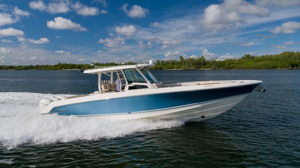 Boston Whaler OUTRAGE