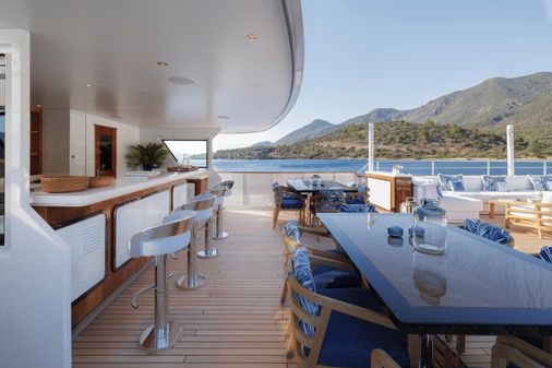 Feadship 42m image