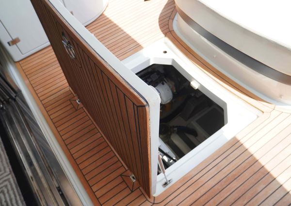 Azimut 62S image