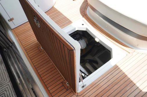 Azimut 62S image