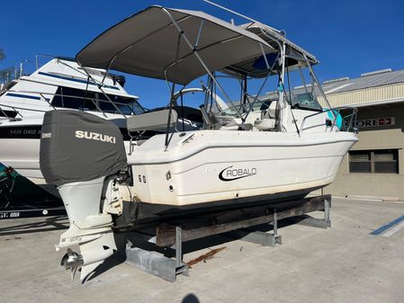 Robalo 2440-WALKAROUND image