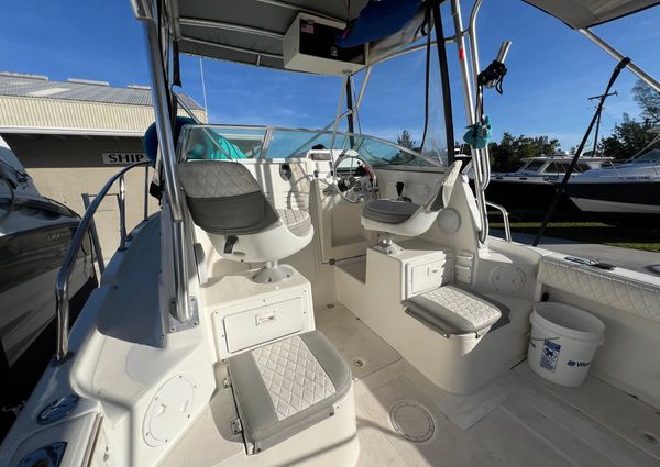 Robalo 2440-WALKAROUND image