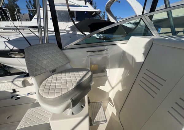 Robalo 2440-WALKAROUND image