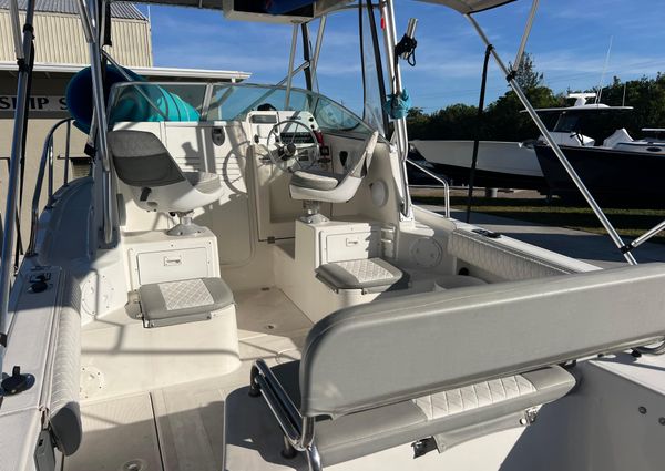 Robalo 2440-WALKAROUND image