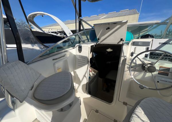 Robalo 2440-WALKAROUND image