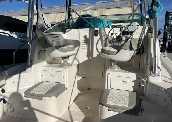 Robalo 2440-WALKAROUND image