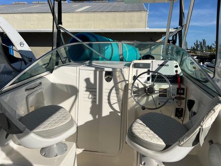 Robalo 2440-WALKAROUND image