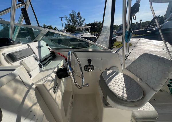 Robalo 2440-WALKAROUND image