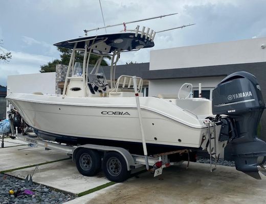 Cobia 256 Center Console - main image