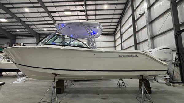 Cobia 280 Dual Console 