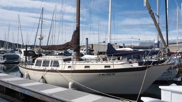 Islander Freeport 36