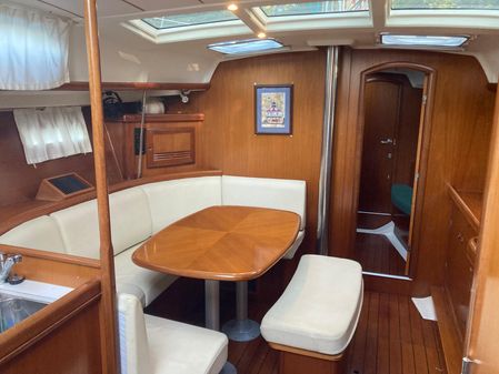 Beneteau 393 image