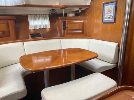 Beneteau 393 image