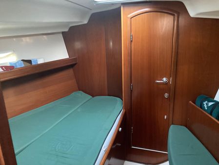 Beneteau 393 image